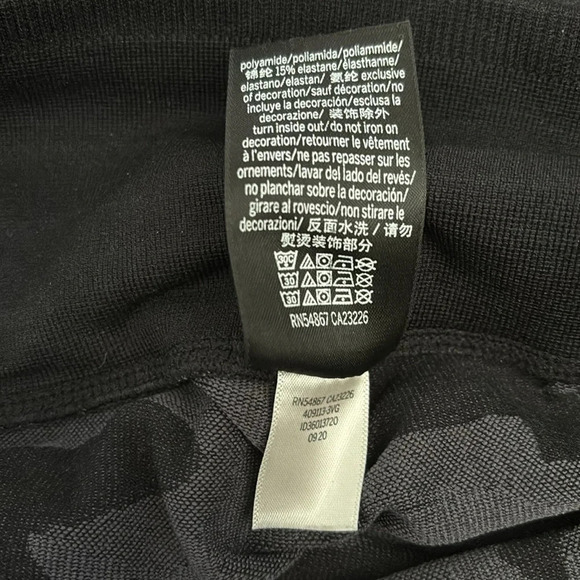 PINK  | Camo Seamless Scrunch Butt Leggings - Picture 6 of 6